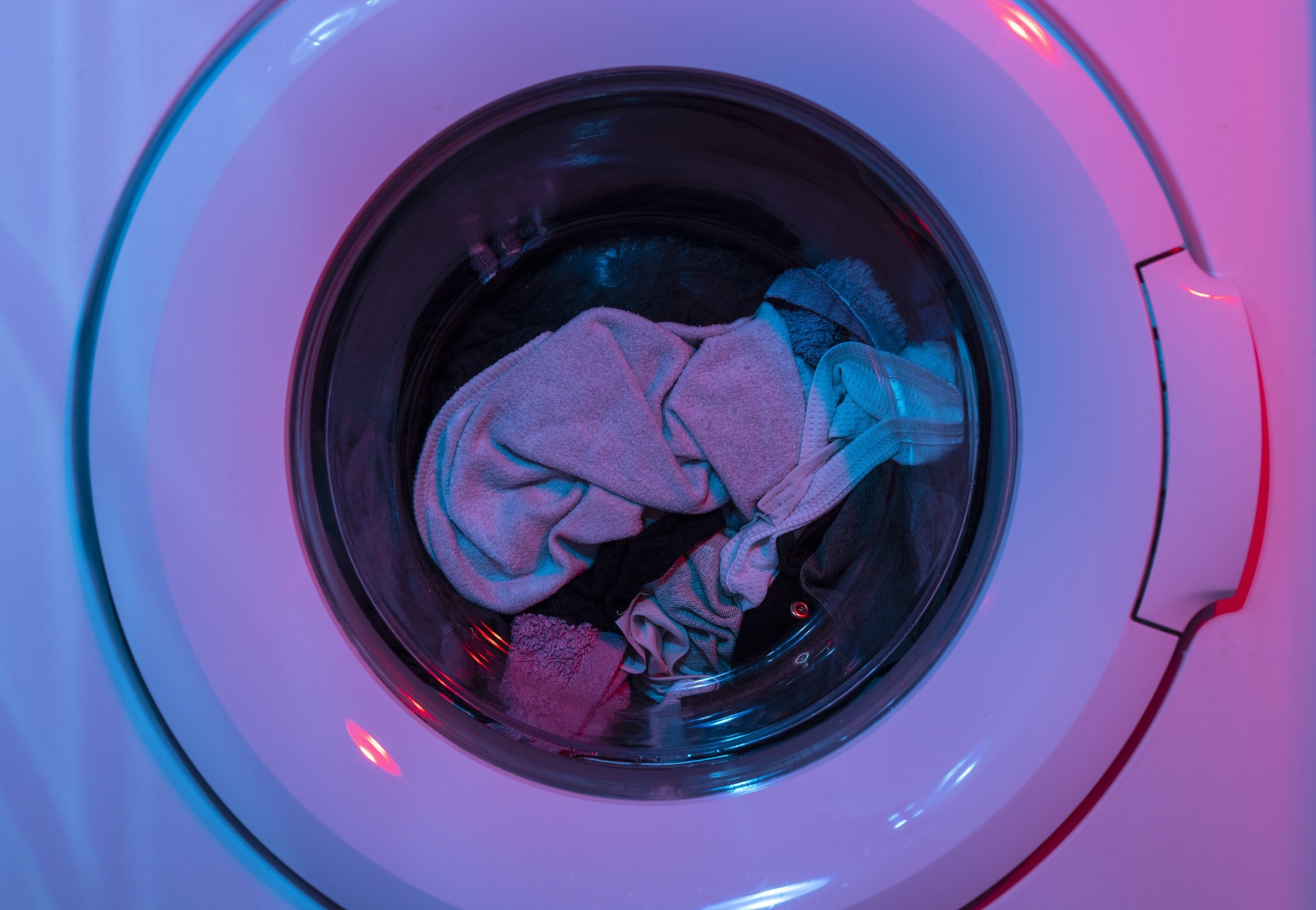 Deadly Drabble Tuesday: “The Small Colonial Man in My Washing Machine” by Alex Fox